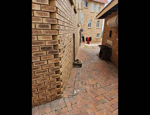 14 BEDROOM APARTMENT FOR SALE IN LAUDIUM